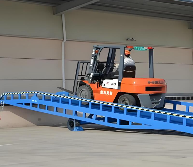 金山屯移动式卸货平台（叉车用）